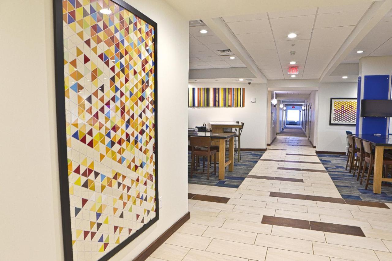 Holiday Inn Express Rochester Hills By Ihg Exterior photo