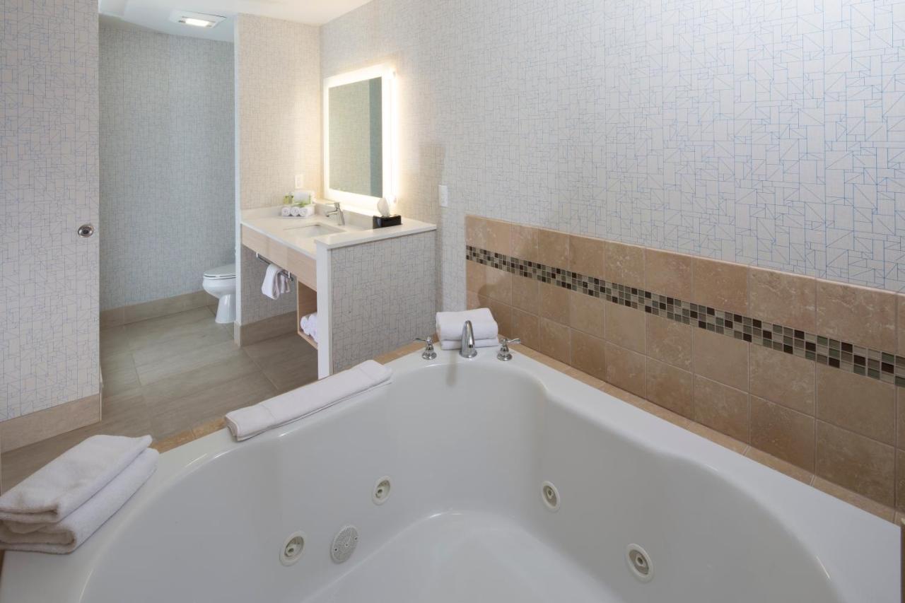 Holiday Inn Express Rochester Hills By Ihg Exterior photo